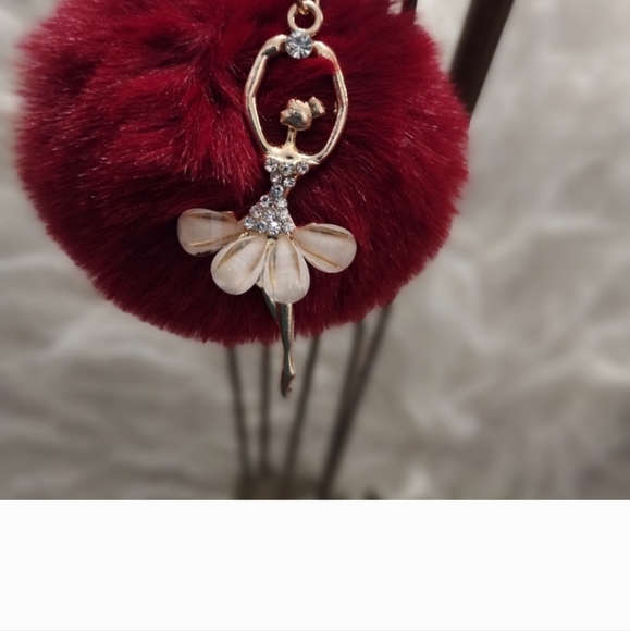 NEW IN BAG keychain pom pom - Picture 4 of 12